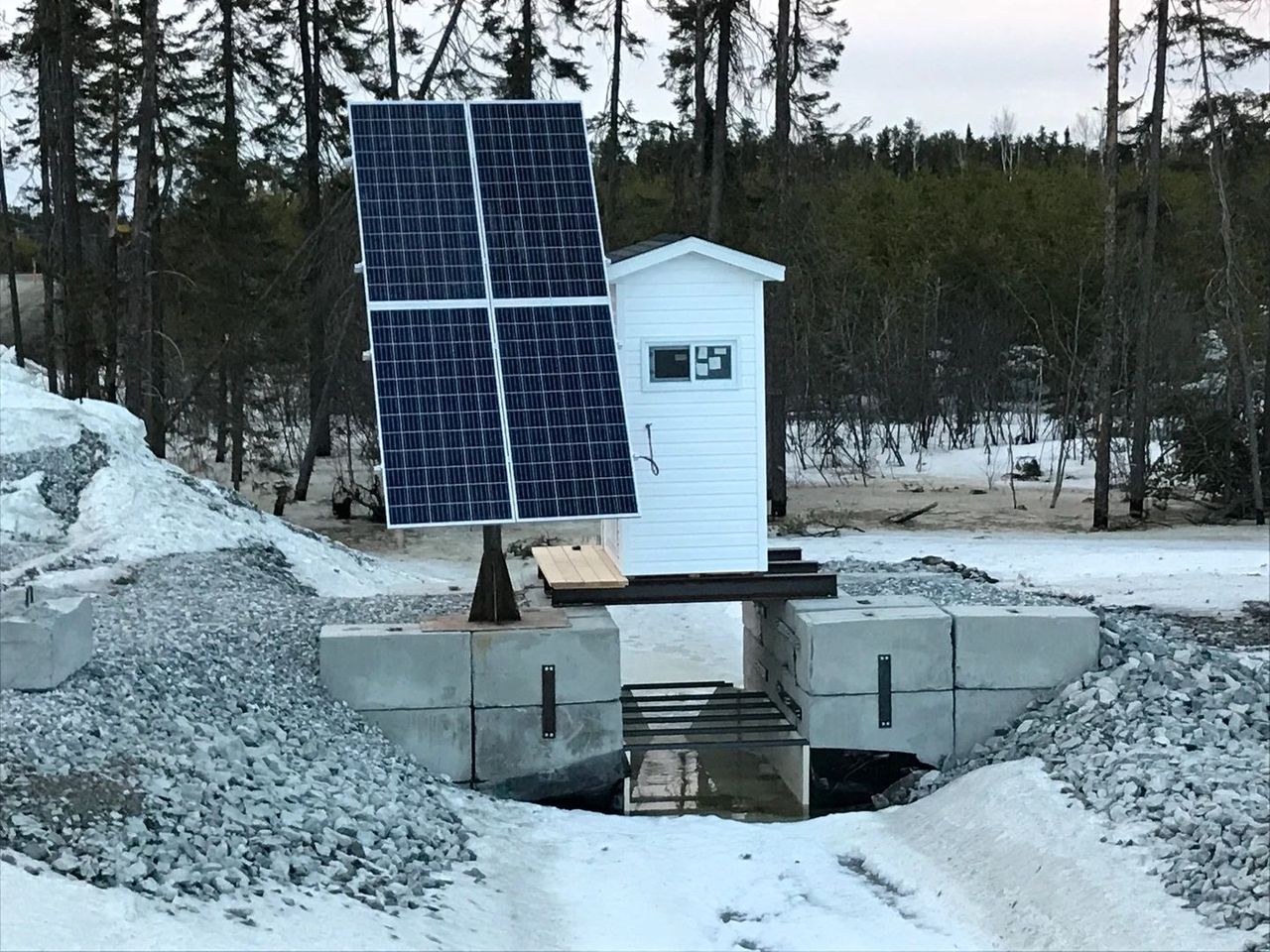 Station de suivi alimentée au solaire